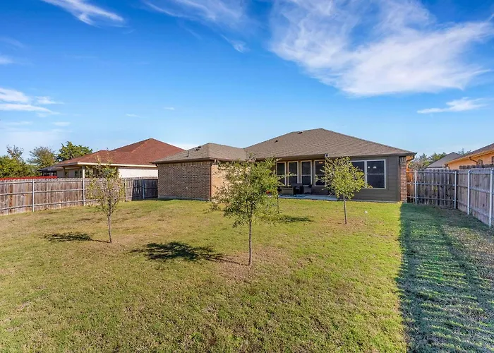 New Modern Bohemian Home Minutes From Epic Waters Indoor Park, Andretti Indoor Karting & Games, At&T Stadium, Globe Life, Six Flags, Texas Life