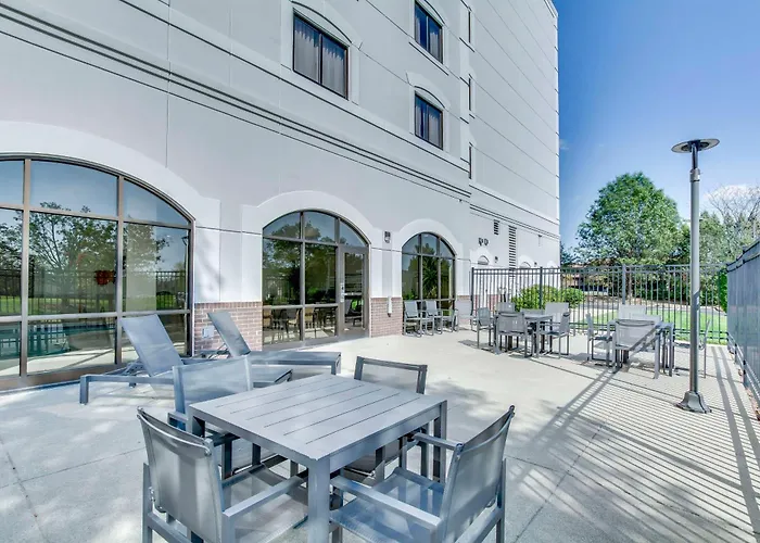 Embassy Suites By Hilton Louisville East