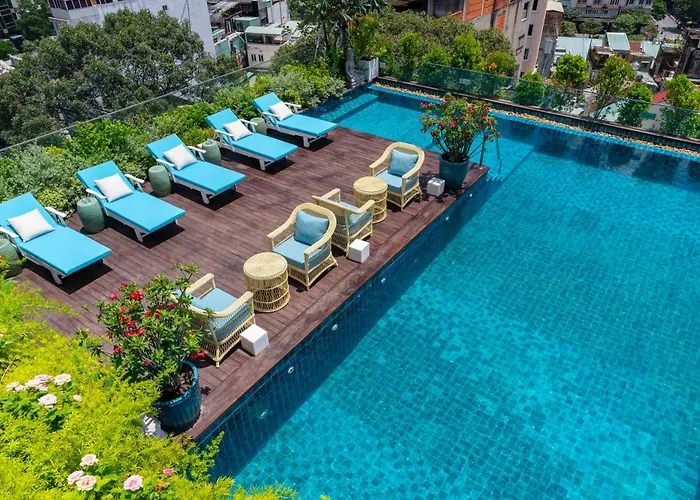 Au Lac Charner Hotel