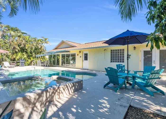 Heated Pool & Spa Home On A Scenic, Gulf Access Canal -Close To Bonita Beach!