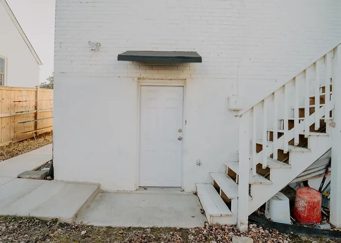 5Br & 4Ba Lovely House With Beautiful Backyard In Va