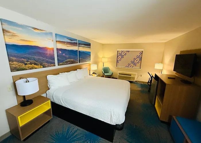 Days Inn & Suites By Wyndham Brinkley