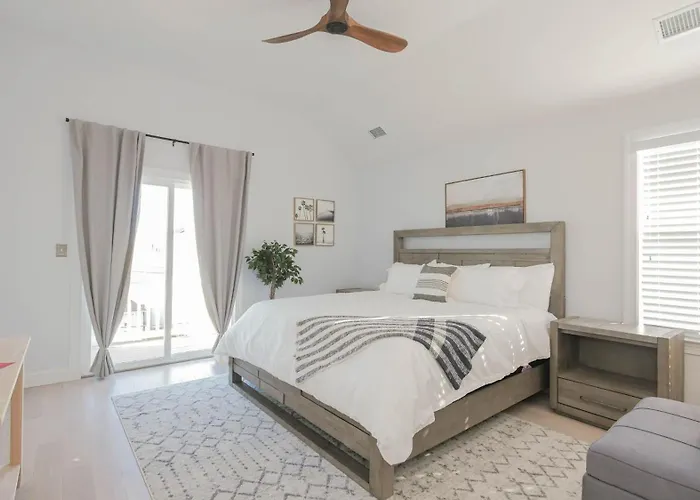 2 Blocks To Beach | Ventnor City | Multi- Level Decks | Pet Friendly