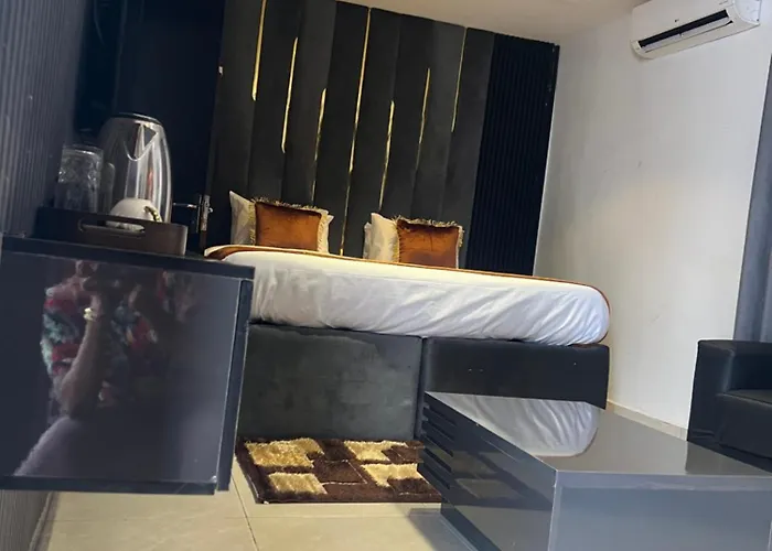 Florence Hotel And Suites