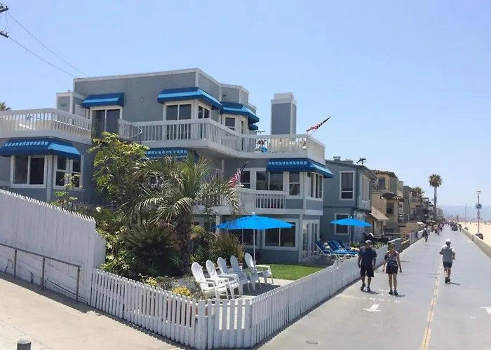 90210 Beach House Middle Unit