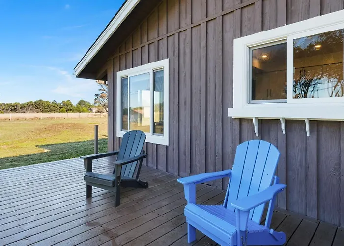 Oceanview 5 Bedroom Hot Tub, Firepit & Dog Run
