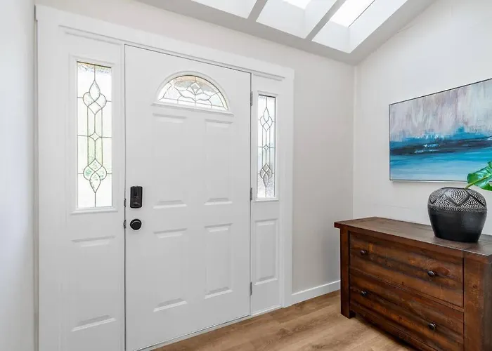 Tastefully Remodeled 4 Bedroom Home With Rainier View