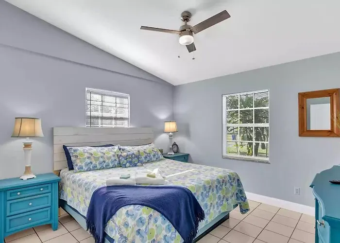 Cheerful 2 Bedroom That Is Close To The Water