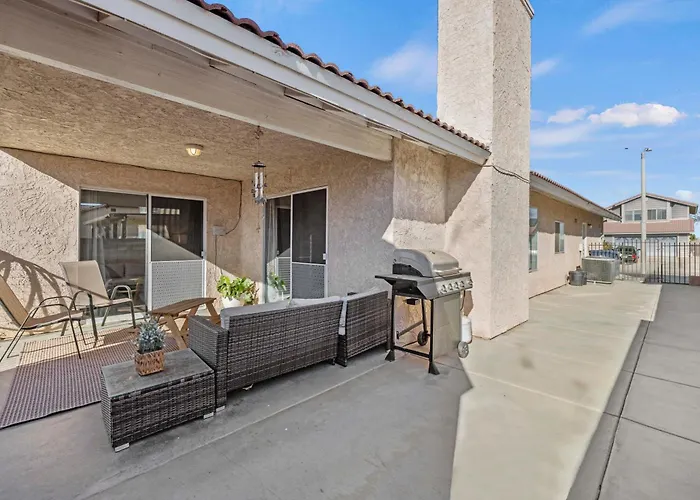 Spacious 3B 2Ba Home With High Ceilings And Large Patio
