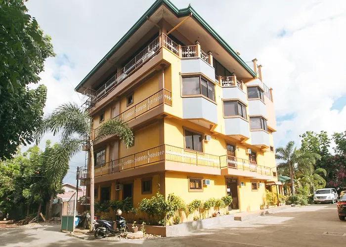 Reddoorz @ Farm Side Hotel Laoag City