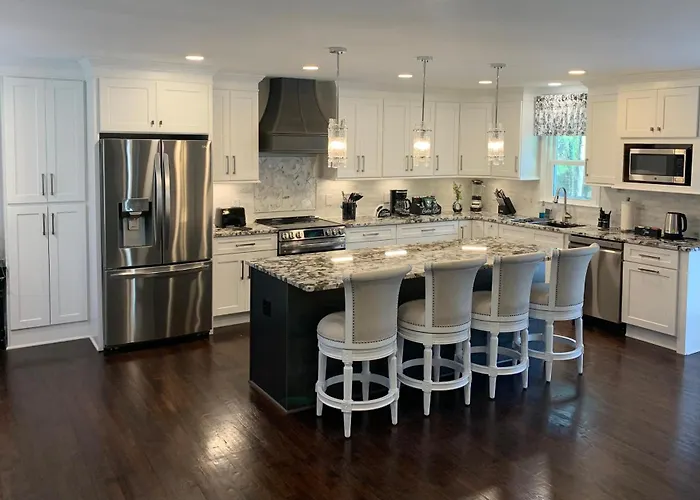 Travelers Rest Treasure - Sleeps 8 - 3 Bedroom 2 Bath - Pets Welcome