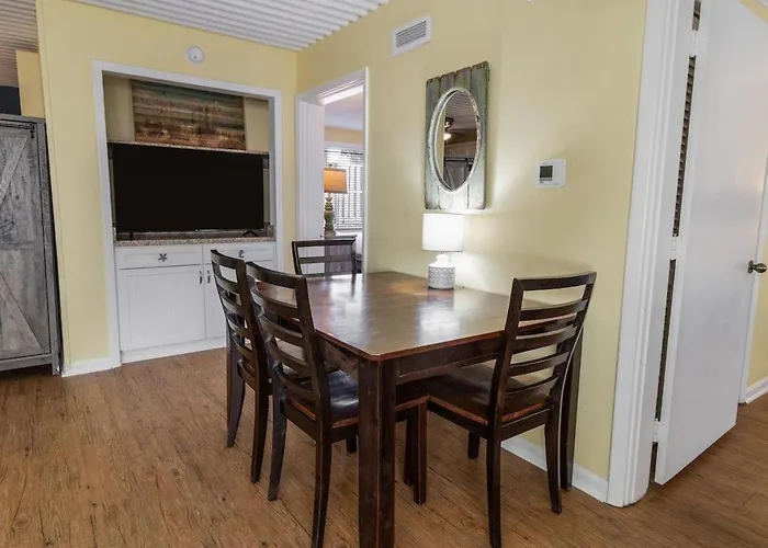 Two Bedroom Villa Sleeps 6 Has 2 Queen And 1 King
