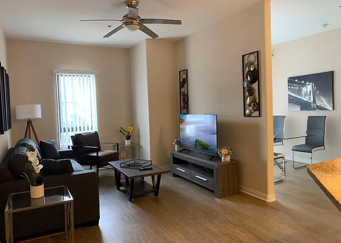 Amazing Apartments Near The Grove