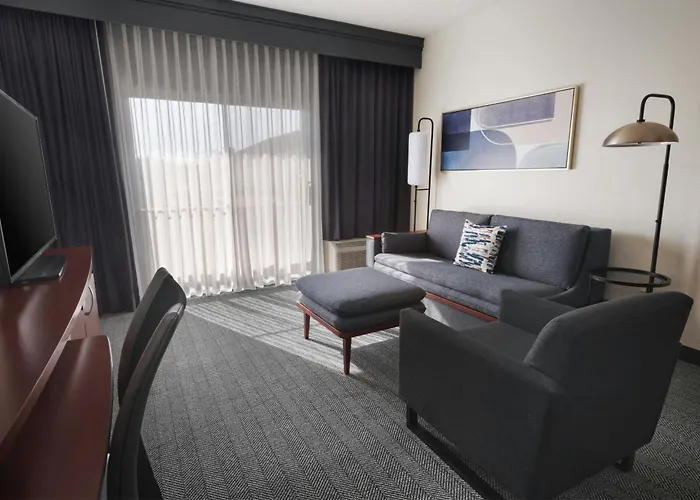 Courtyard By Marriott New Carrollton Landover