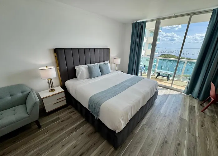 Balcony Ocean Views - Pool, Gym, Wi-Fi & Parking