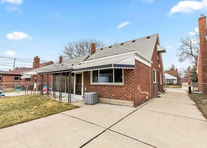 Near Greenfield Village-Downtown Dearborn-Oakwood