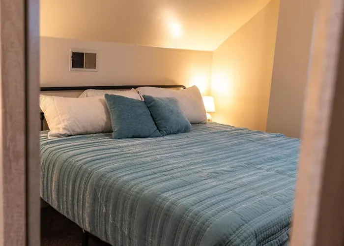 4 Bedroom 2 And A Half Bath That Sleeps 8 Near It All Ford Telegraph