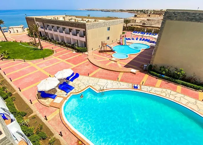 Luxury Cecelia Resort Hotel