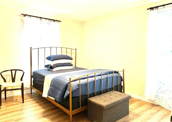 Newly Built Spacious Quiet 3 Bed Rm House With Backyard And Parking