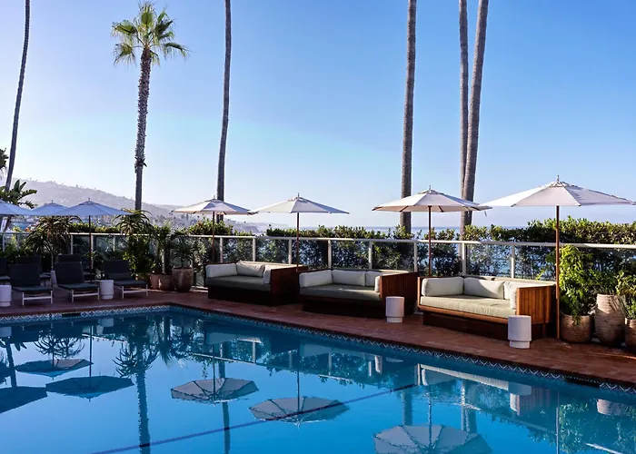 Casa Loma Beach Hotel