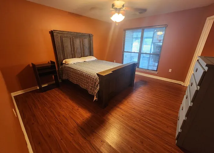4Br 2Ba Family Home On A Lake