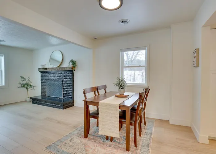 3 Mi To Dtwn & Ysu: Updated Youngstown Home