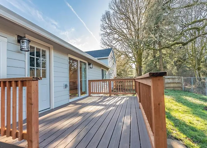 Beautiful Like New Home In A Quiet Neighborhood