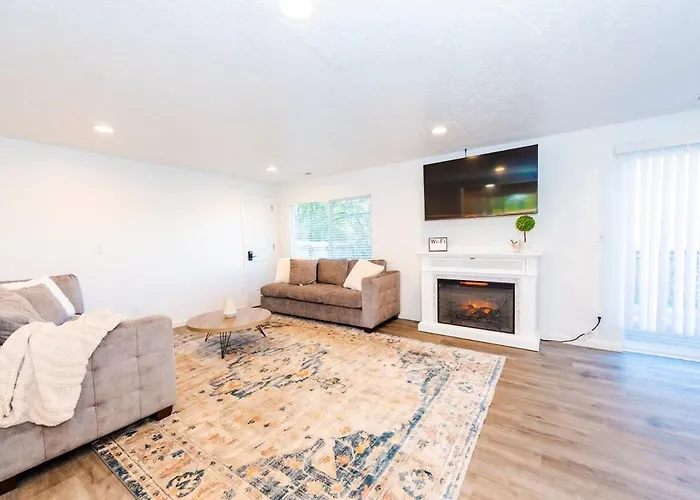 Beautiful Like New Home In A Quiet Neighborhood