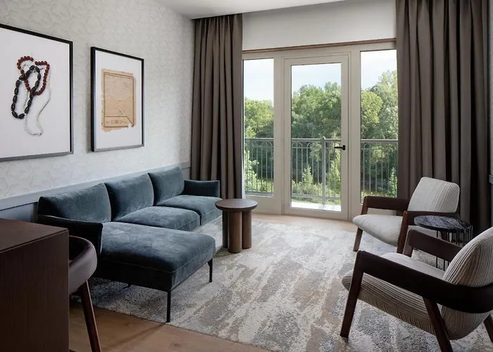 Ada Hotel