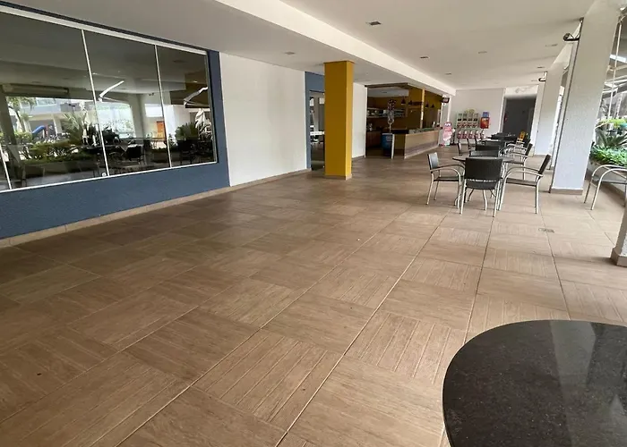 Flat Veredas 305 com ar condicionado sala - 300 metros do Hot Park