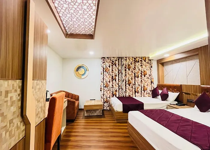 Luxury Stay At Hotel Broadway Boutique Mall Road Chowrasta Near Mahakal Temple
