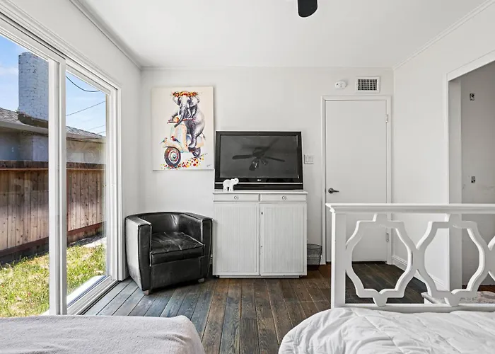 Family Friendly 3Bed ,2Bath Pool, Hot-Tub, Cold Plunge, Sleeps 8