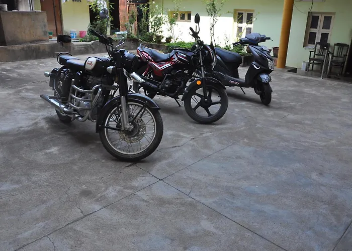 Vinayaka Deluxe Lodge