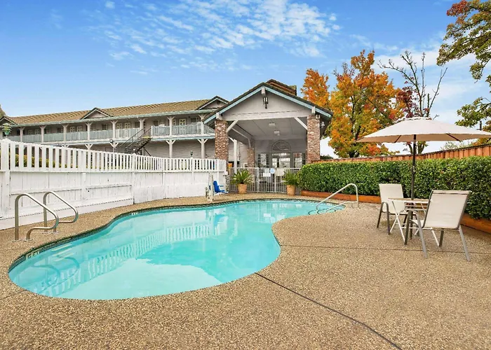 Super 8 By Wyndham Auburn