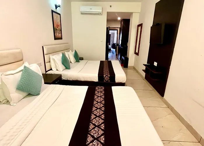 Hotel Jb Residency !! Luxurious & Royal Balcony Rooms !! Large Rooms
