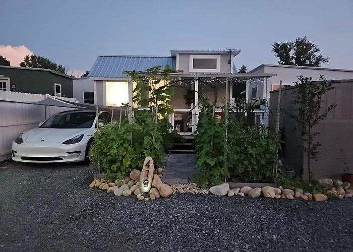 R & R'S Modern Retreat