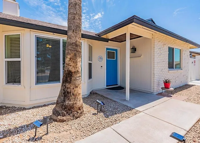 4-Bedroom House In Gilbert - Remodeled Retreat