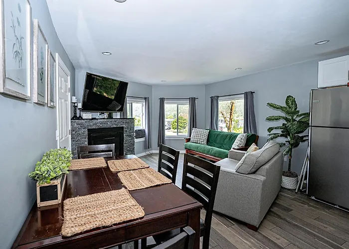 Peak Haven: 2Br Mountain View