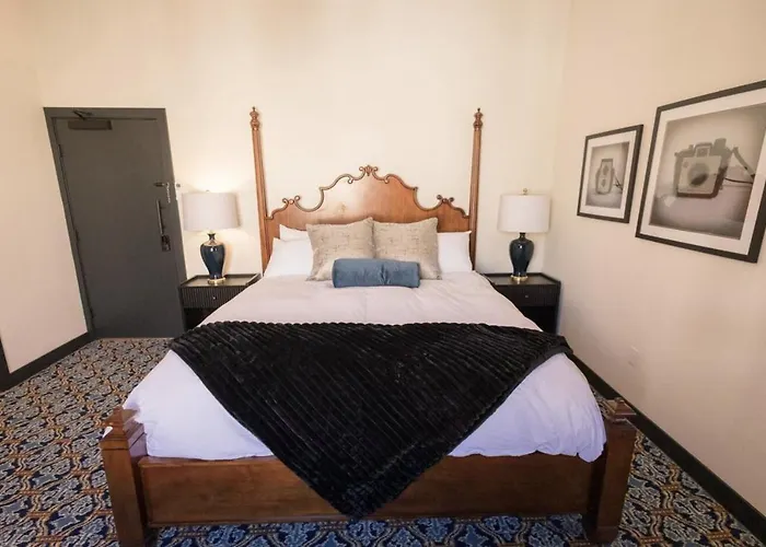 Speakeasy 2 Room Suite