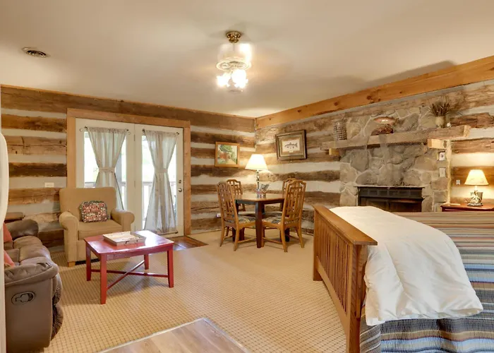 Fire Pit & Deck! Cozy Smoky Mtn Retreat On River