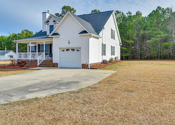 9 Mi To Dtwn: Greenville Home W/ Screened Patio!