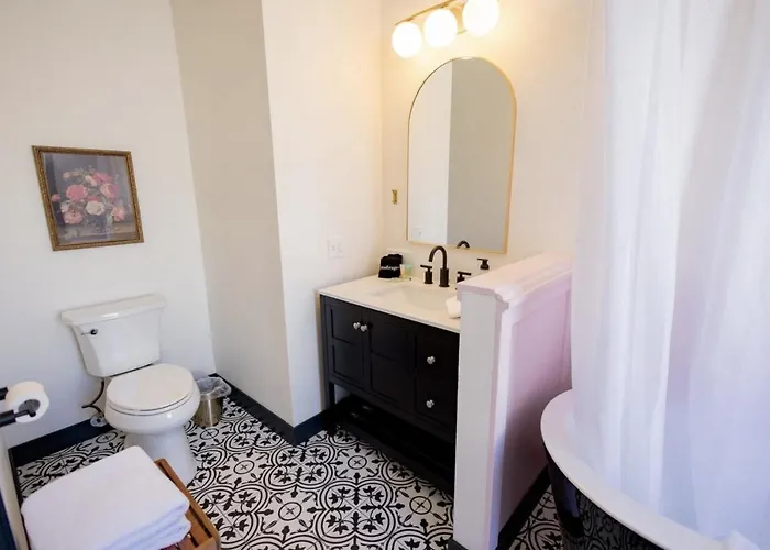 Speakeasy King Suite