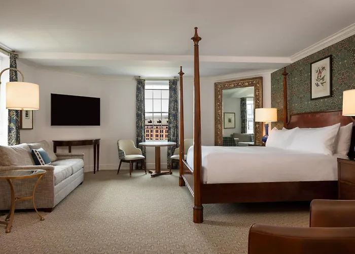 Hotel Roanoke & Conference Center, Curio Collection By Hilton