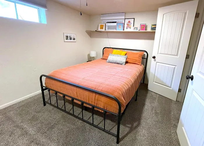 Vintage Casita - 2 Bed, Pet Friendly!