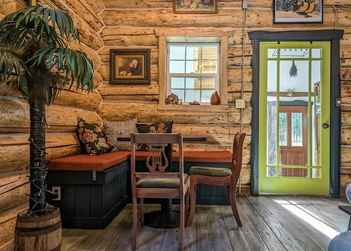 Elkhorn Lodge | Wifi, Pet Friendly, Ac