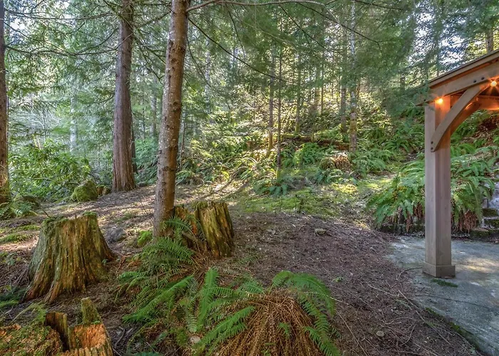Cedar Grove Lodge | Bbq | Wifi, Hot Tub, Ac