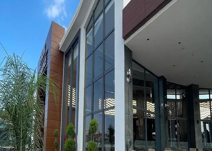 Ekor Elegance Hotel