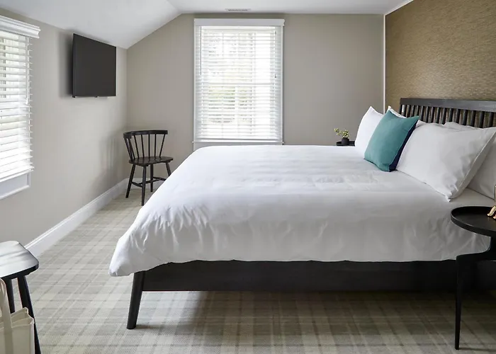 The Kent Collection - The Firefly Inn