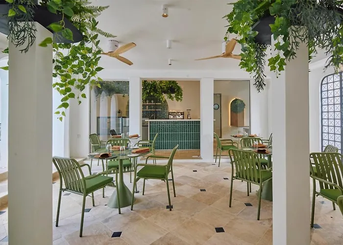 Stone Hotels Dhiffushi