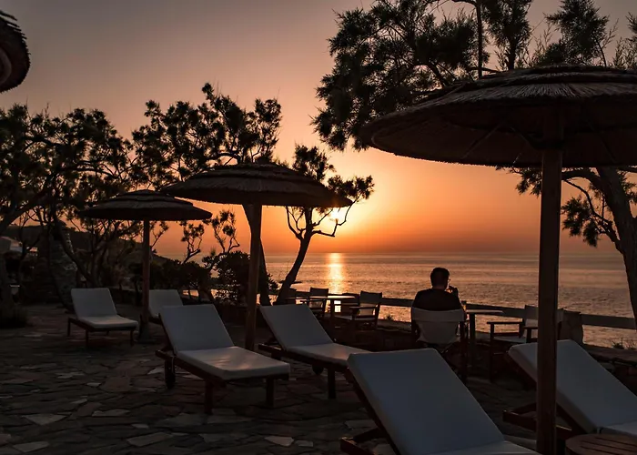 Cavos Bay Hotel & Studios